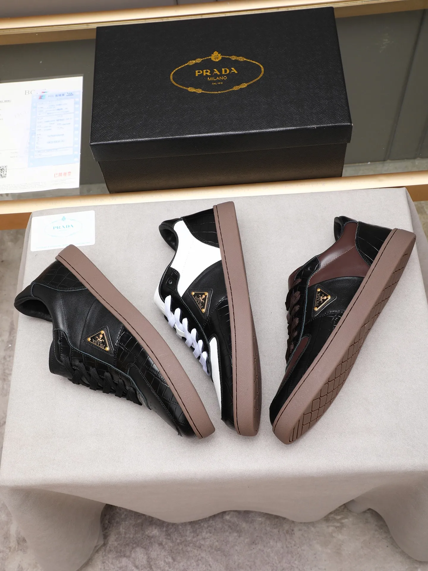 Men's shoes💰420💰 Brand: PRADA (Prada) Standard code: Men's code 38–44 (45 can be customized) Material: Original cowhide, breathable sheep lining Special outsole Style category: Men's fashionable casual sneakers Low-key luxury! Color: actual picture color